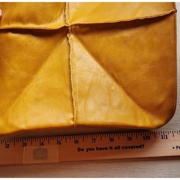 TOTE/BUCKET PURSE-PU Leather-Natural Tone Color-Large Opening-Snaps - Picture 6 of 8